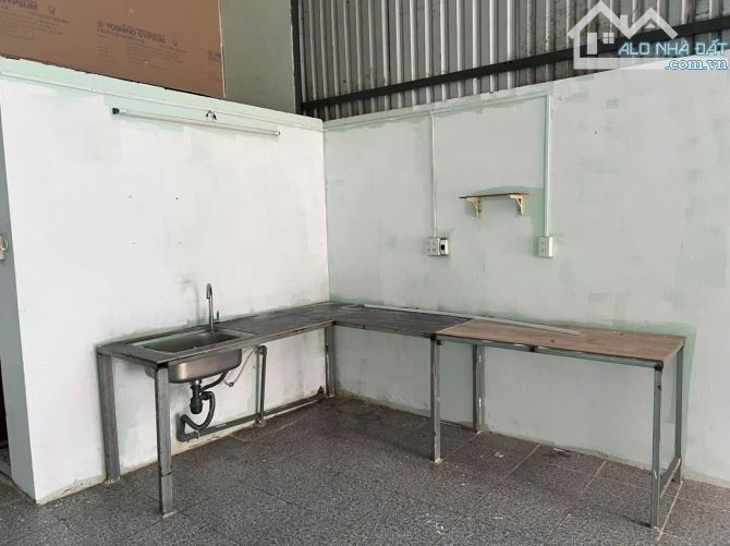 Bán nhanh kho xướng 107,5m2, cò 2PN, SHR, Tân Thạnh Đông, Giá chỉ 720tr. - 2