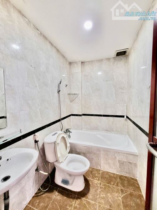 👌Căn hộ ngay trung tâm quận 1, cửa sổ lớn đón nắng, gần UEH, chợ Bến Thành, quận 3 - 2
