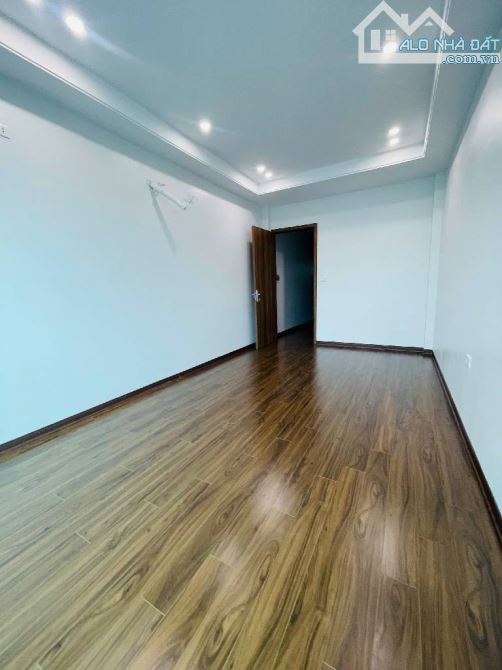BÁN NHÀ PHÂN LÔ LẠC LONG QUÂN 55M * 6 TẦNG THANG MÁY Ô TÔ VÀO NHÀ - GẦN HỒ TÂY - 18 TỶ - 2