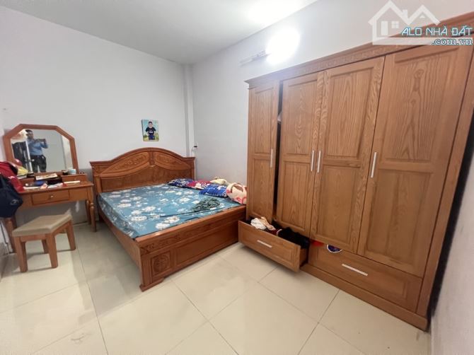 NHÀ OTO ĐẬU CỬA NGAY CHỢ GẤU TRỊNH THỊ DỐI HÓC MÔN-SÁT MT LÊ VĂN KHƯƠNG-5,7x17M-5,2 TỶ - 2