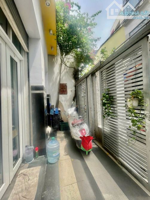 Bán nhà 2 căn Cư xá Đô Thành, sát Nguyễn Đình Chiểu. Q3. GIÁ 8tỷ6. Dt 78m2. HXH 8m - 2