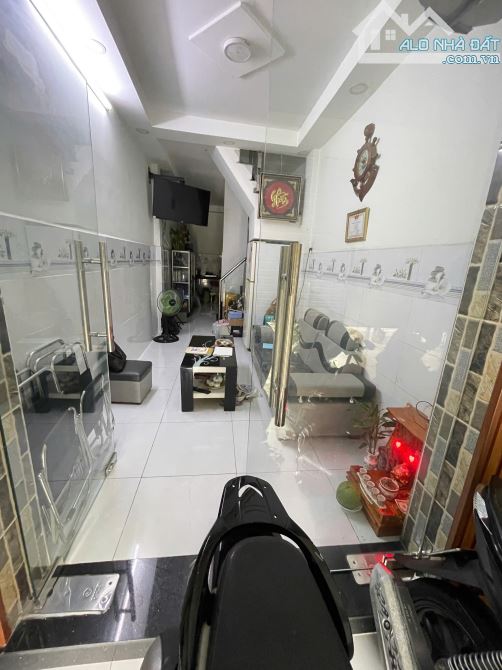 XE TẢI ĐẬU TRƯỚC CỬA HUỲNH TẤN PHÁT Q7 CHỈ 4,2 TỶ - 2
