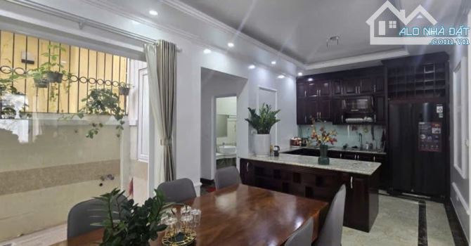 Biệt thự Tân Tây Đô 214.2m2 - 3 tầng - MT 12m, vị trí đẹp, giá 29,9 tỷ - 2