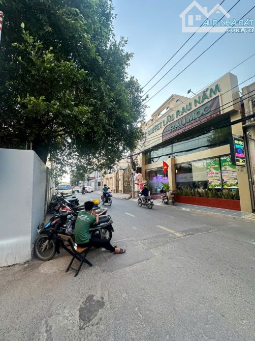 cho thuê nhà MT lương minh nguyệt 10x20 1 trệt 1 lửng thông suốt vị trí đẹp - 2