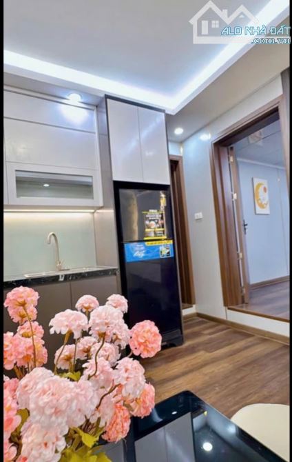 Tập thể tầng 3 phố Hồng Mai 70m 2 ngủ 2 vệ sinh, ô tô đỗ dưới sân - 2