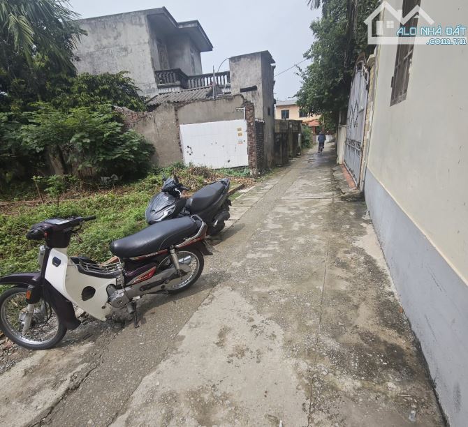 Ninh Xá, DT: 43m đất, MT: 4m, oto vao đất, giá 3.65 tỷ, cách 200m trực chính Vạn Phúc 3 - 2