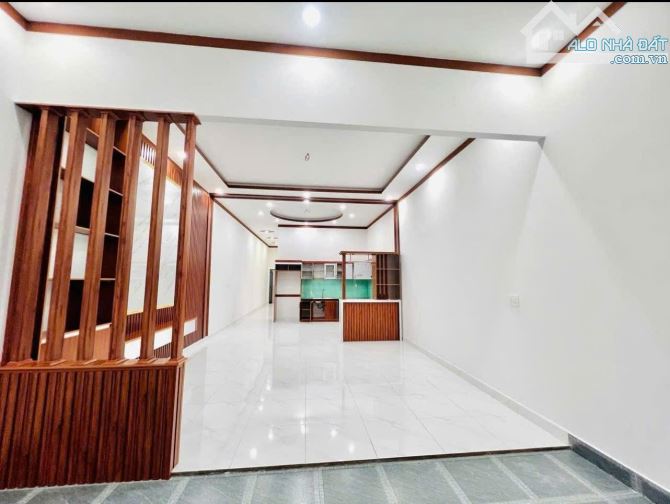 Cần tiền trả nợ bán gấp nhà còn mới 108m2 ở Hóc Môn giá 930 triệu.  Vị trí: nhà nằm ở đườn - 2