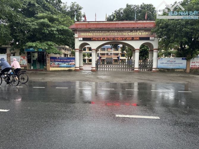TỪ SƠN BẮC NINH XÃ PHÙ KHÊ THÔN PHÙ KHÊ ĐÔNG 100 m2 giá 3 tỷ 50 GẦN TRƯỜNG CẤP 3 NGUYỄN VĂ - 2