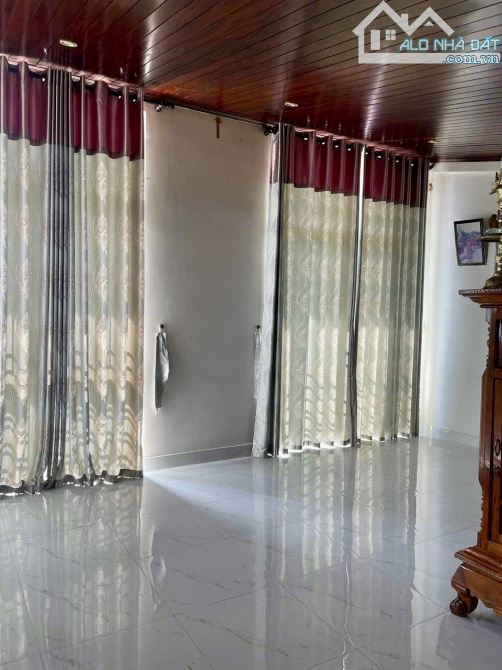 BÁN NHÀ 3 TẦNG MẶT TIỀN ĐỒNG KHỞI SIÊU VIP - NGAY TRUNG TÂM THÀNH PHỐ HUẾ - 2