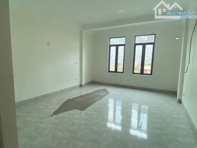 Cho thuê nhà phân lô Đền Lừ, 6 tầng x 40m2, 17 triệu Vp, KD, kho - 2