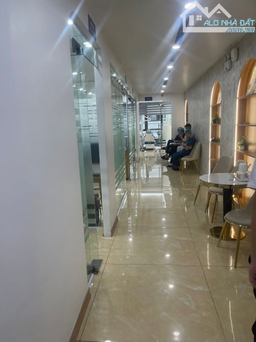 Giá đình tôi cần bán nhà phố Trần Quốc Vượng (quận Cầu  giấy 130m 9T  giá 86 tỷ giấy cũ) - 2