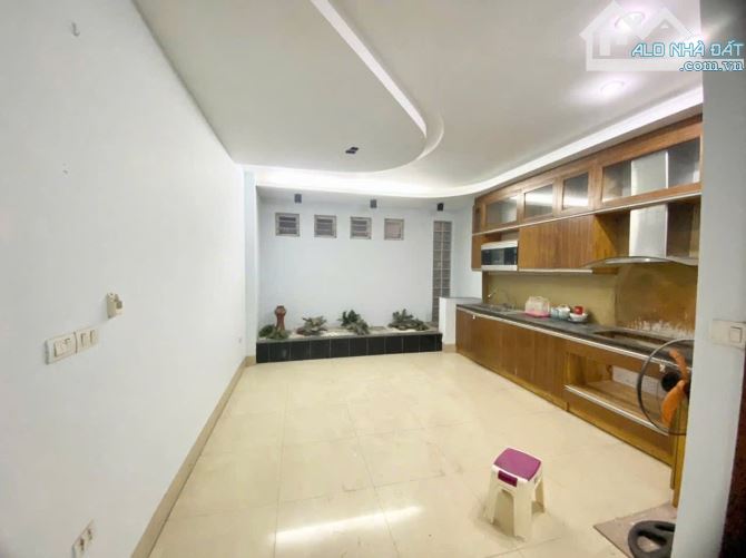 Bán nhà Khuất Duy Tiến - Thanh Xuân - Ngõ rộng - Thông - 02 mặt thoáng - 17.5 tỷ. - 2