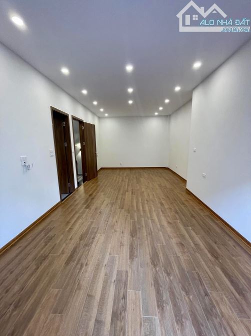 HIẾM - Bán nhà Lô Góc 50m2 x 5 tầng phố Gia Quất, Long Biên. Gần phố, Về Ở Trong Ngày - 2