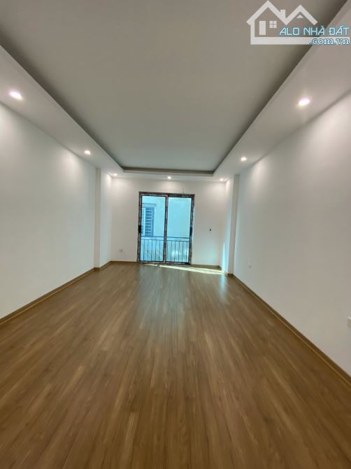 Chính chủ gửi bán nhà La Phù, ô tô đỗ cổng, tiện ích ngập tràn dt 37m2 x 5 tầng x giá: 4.6 - 2