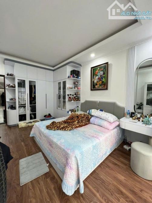 Bán nhà Hoàng Quốc Việt 35m2*5T, ngõ to rộng, nhà đẹp, gần phố, dân trí cao, 8.3 tỷ - 2