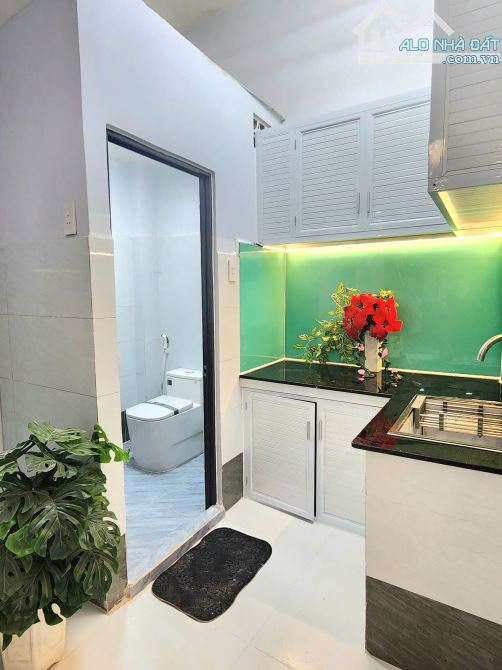 Nhà 4 tầng nở hậu, hẻm thông đường Tùng Thiện Vương, P13Q8. Giá 4,85 tỷ TL - 2