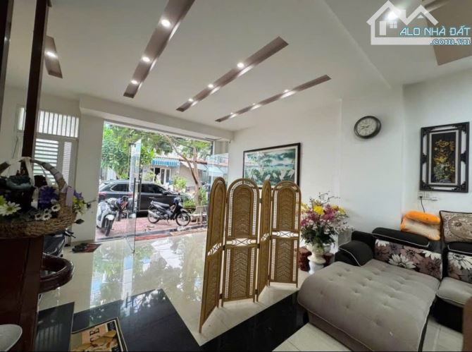 Bán nhà 3 tầng đường B5 KĐT Vĩnh Điềm Trung, Nha Trang - 2