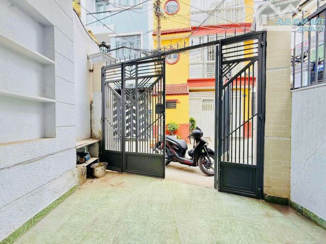 🏠 BÁN NHÀ GIÁ RẺ - CHÍNH CHỦ 📍 Vị trí: Đường Nguyễn Hữu Trí, Thị trấn Tân Túc, Huyện Bìn - 2