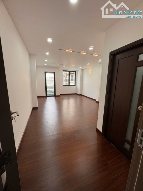 Chính chủ cần bán gấp căn nhà phố 1 trệt 3 lầu tại hẻm xe hơi, vị trí đẹp, giá tốt - 2