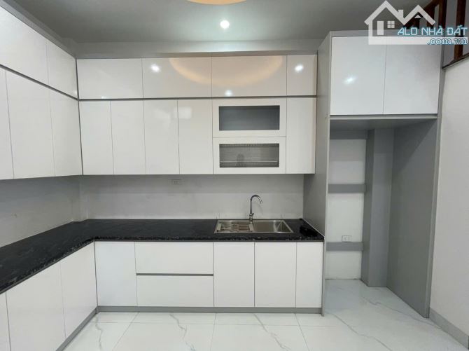 BÁN NHÀ ĐẸP .YÊN BỆ KIM CHUNG HOÀI ĐỨC Nhà 5 tầng 4 phòng ngủ 3 W Diệntích:32m2 giá 4.7 tỷ - 2