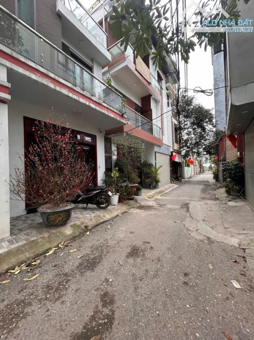 Bán lô đất duy nhất trên thị trường - 30m - ô tô 7 chỗ vào nhà thoải mái - chỉ 3.75 tỷ - 2