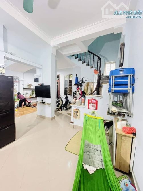 Bán nhà Đường Hoàng Quốc Việt, Cầu Giấy, MT 5.6, DT 90m 4T, kinh doanh và ở, giá 22.5 tỷ - 2
