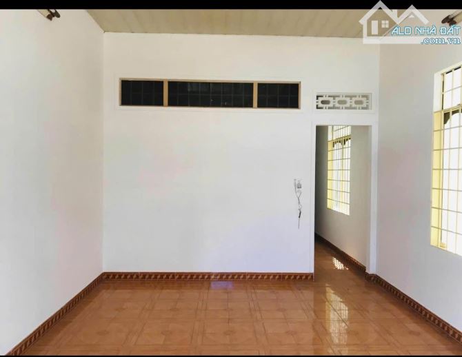 NHÀ CẤP 4 KHU PHỐ CỔ QUANG TRUNG - CÁCH CHỢ BMT CHỈ 500M - HẺM ÔTÔ THÔNG TỨ HƯỚNG - 2