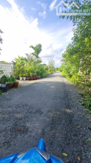 Hơn 1400m2 đường xe hơi thông. Gần trường học. 800tr - 2