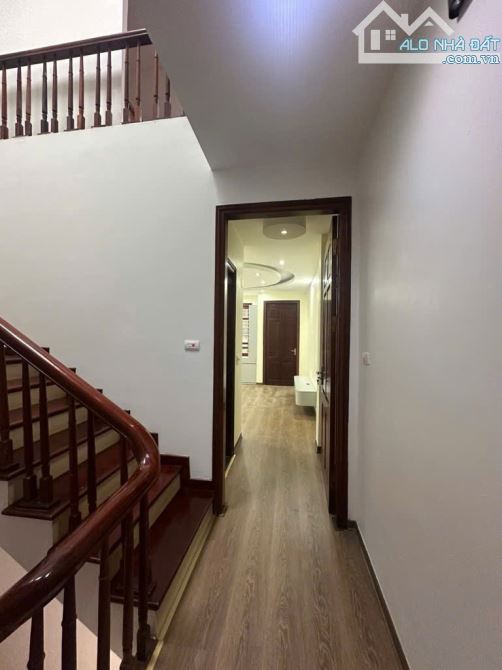 OTO đỗ cửa 10m ra mặt phố, Ngọc Thuỵ - Long Biên 35m x 5t chủ gia lộc mạnh chỉ 8 tỷ - 2