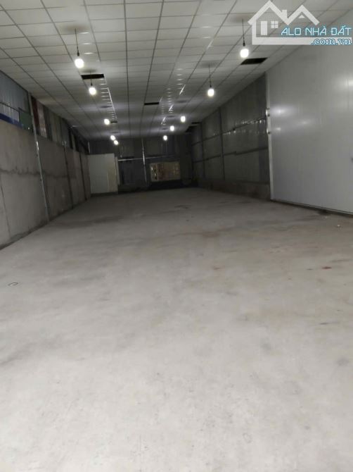 Kho KHANG ĐIỀN, 8×26, có WC, trần phong. Đường oto, không ngập - 2