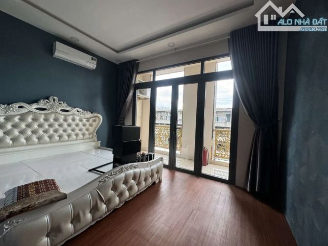 NHÀ MẶT TIỀN NGUYỄN TRI PHƯƠNG Q.5 – NGANG 4.3M – 8 PHÒNG NGỦ - Ô TÔ NGỦ TRONG NHÀ! - 2