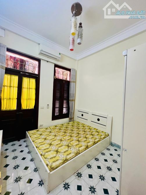 BÁN GẤP NHÀ VŨ HỮU THANH XUÂN 38m2, 4 TẦNG MẶT TIỀN 3,3m GIÁ  8.2 TỶ - 2