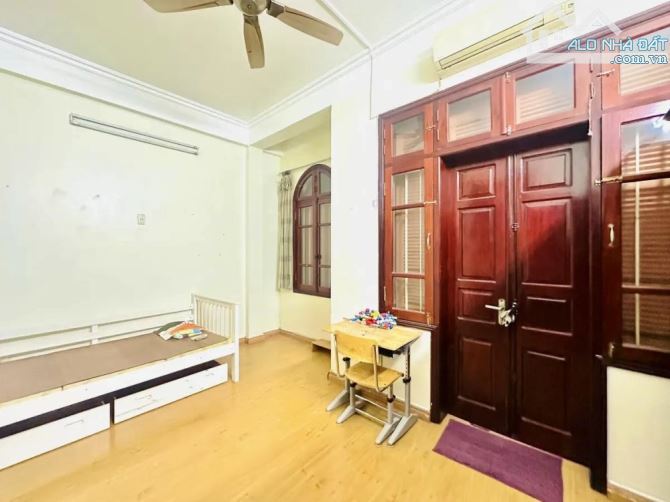 Bán nhà Quốc Tử Giám 48m2 nhà đẹp ngõ to ô tô tránh sổ đẹp ở luôn 9.8 tỷ - 2
