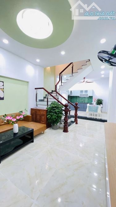 Giảm 300tr bán gấp nhà 4 tầng,sát mặt tiền, ngay CV Làng Hoa,P.8, Gò Vấp - 2