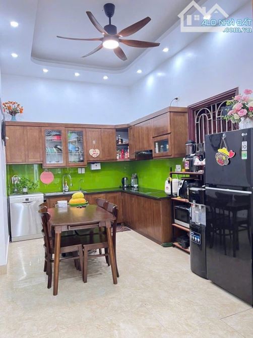 Bán nhà mặt đường trục chính KĐT Đông Nam Cường, TP HD, 66m2, mt 6.5m, 3.5 tầng, 5 ngủ - 2