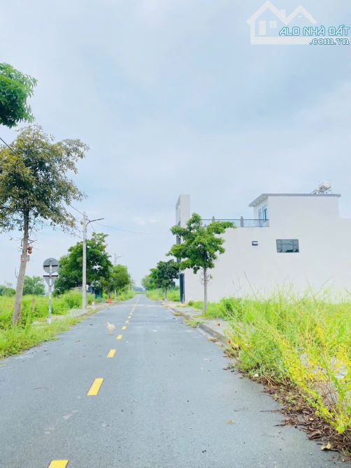 1 tỷ 100 triệu /lô -thuộc An Ngãi (Tam An) Long Điền, cách TL44 tầm 50m-DT5x23 tổng 115m2 - 2