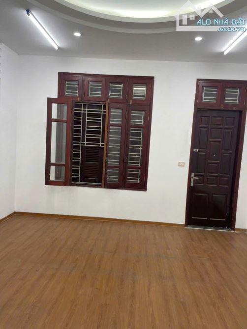 Cho thuê nhà ô tô, kd, vp, Nguyễn Khánh Toàn, Cầu Giấy, 80m2, 5 tầng, 42tr - 2