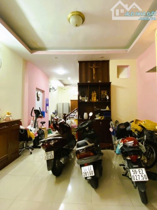 HIẾM - HẺM XE HƠI ĐẬU CỬA, KHU PL VIP HOÀNG HOA THÁM, PHAN ĐĂNG LƯU, THÍCH QUẢNG ĐỨC, PN. - 2