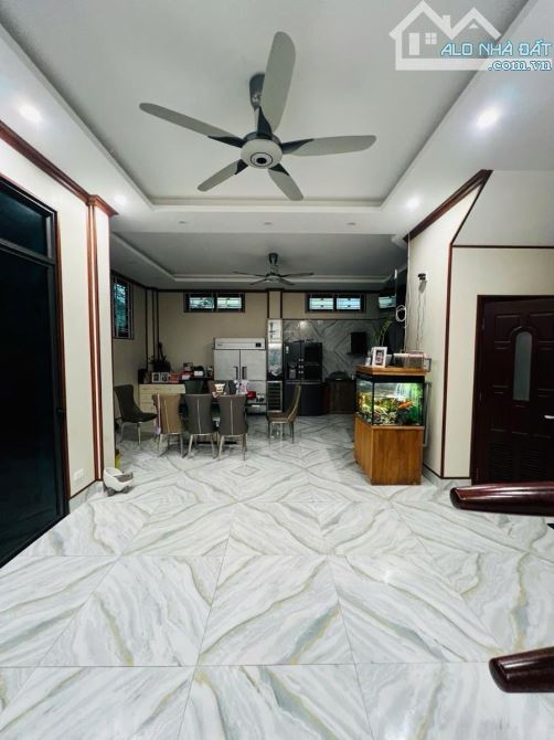 BIỆT THỰ SÂN VƯỜN BA ĐÌNH - 2 THOÁNG VỈA HÈ - Ô TÔ TRÁNH DỪNG ĐỖ, 141m2 - 4T - MT8.2m - 2