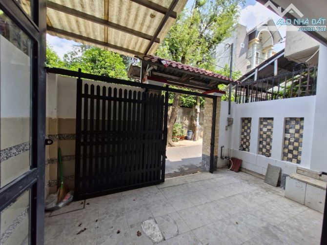 Nhà 3 tầng 67m², ngang 5.2m, hẻm xe tải thông, gần BV Thủ Đức, giá 5.9 tỷ - 2