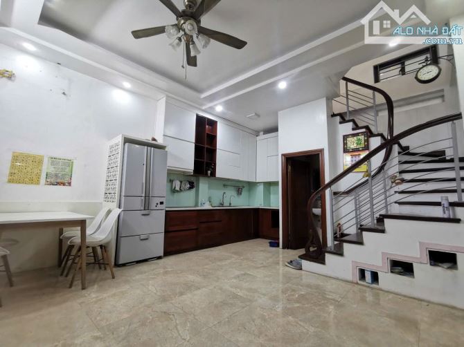 Cho thuê nhà ngõ Phố Thái Hà,Trung Liệt, Đống Đa. DT 30m x 5 tầng, giá 20tr - 2