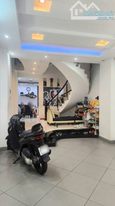 HXH 8M, NGUYỄN THIỆN THUẬT Q3 - 72M2 5 TẦNG, OTO ĐỖ CỬA - 19.8 TỶ - 2