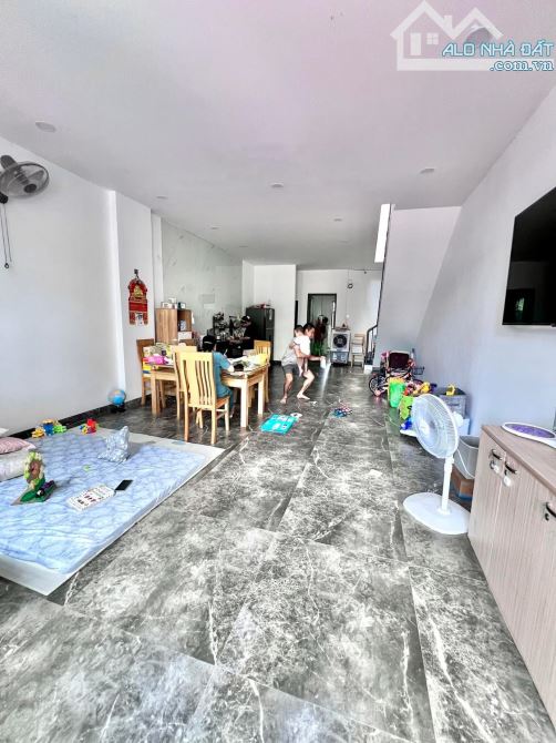 BÁN CĂN NHÀ MÊ  – HẺM XÔ VIẾT NGHỆ TĨNH RỘNG 7M. GIÁ 3,79 TRIỆU - 3