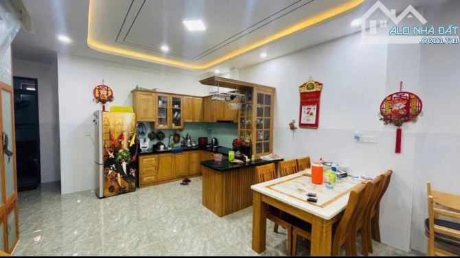 Bán Nhà 2 tầng mới hẻm Hương Lộ Ngọc Hiệp , Diện tích: 75m2 thực tế:85,3 m2
3 Phòng Ngủ - 3