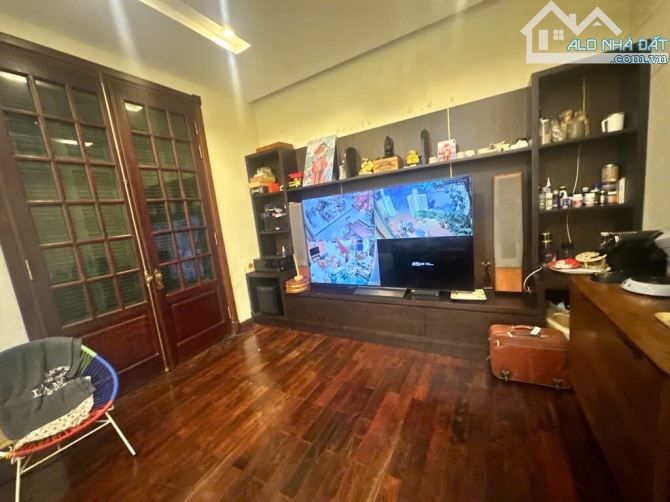 ĐỘI CẤN - Nhà đẹp dân xây 108m2 5 tầng MT 6.8m - Vỉa hè - Ô tô dừng tránh đỗ- KD- 41 tỷ - 3