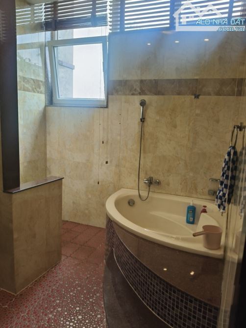 Gấp bán nhà Thủ Đức, giá 13.5 tỷ, 3 tầng, dt 125m2, gần Phan Chu Trinh. - 3