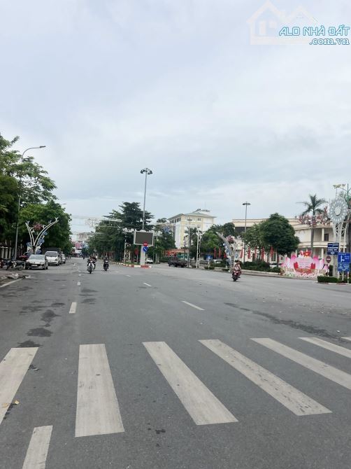 BÁN NHÀ MẶT PHỐ NGUYỄN BẶC . NGẠY ỦY BAN HUYỆN THANH TRÌ. CAM KẾT ĐẸP NHẤT. DT 54M - 3
