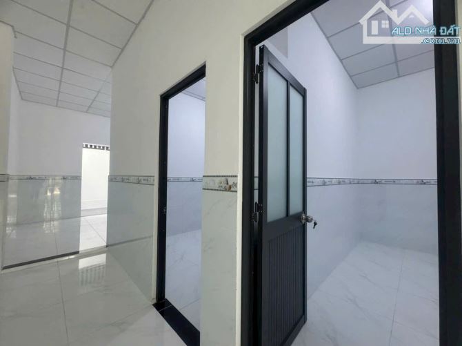 Chủ kẹt tiền gửi bán căn nhà phú đông đường ô tô khu dân cư nhà mới dọn vào ở ngay - 3