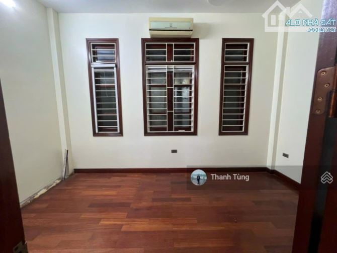 Nhà 5,5T P/Lô Víp Chùa Láng có vỉa hè oto tránh dt 51,5m mt 4,65m - 3