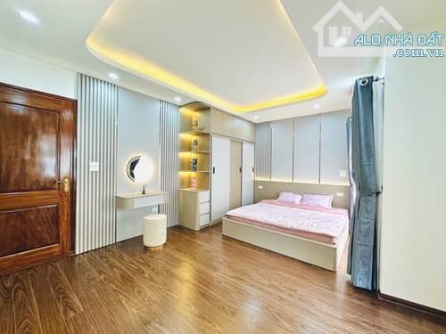 TRUNG TÂM ĐỐNG ĐA -NHỈNH 14 TỶ - NHÀ MỚI KÍNH KOONG - DT 45M X 7 TẦNG THANG MÁY - MT 5,6M - 3